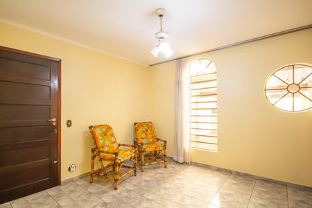 Casa à venda com 180m², 2 quartos e 3 vagas Casa à venda com 180m², 2 quartos e 3 vagasSala