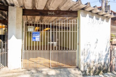 Casa à venda com 180m², 2 quartos e 3 vagas Casa à venda com 180m², 2 quartos e 3 vagasFachada