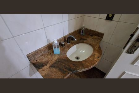 Casa à venda com 280m², 4 quartos e 2 vagas Casa à venda com 280m², 4 quartos e 2 vagasLavabo Sala