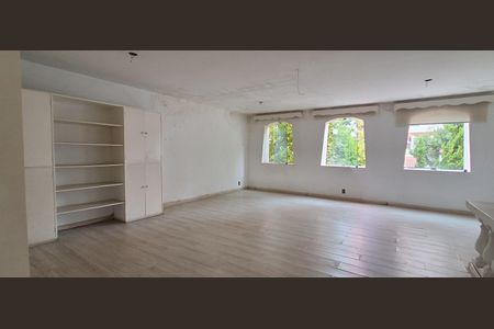 Casa à venda com 280m², 4 quartos e 2 vagas Casa à venda com 280m², 4 quartos e 2 vagasÁrea comum - Salão de festas