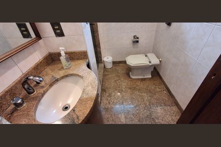 Casa à venda com 280m², 4 quartos e 2 vagas Casa à venda com 280m², 4 quartos e 2 vagasBanheiro Social