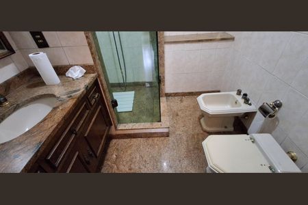 Casa à venda com 280m², 4 quartos e 2 vagas Casa à venda com 280m², 4 quartos e 2 vagasBanheiro Suíte