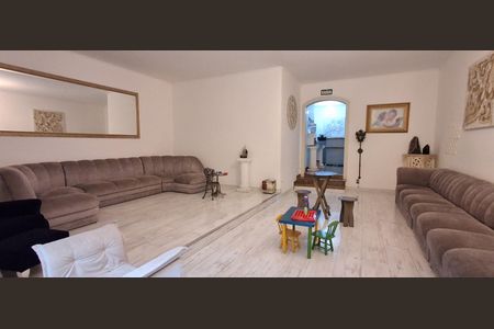 Casa à venda com 280m², 4 quartos e 2 vagas Casa à venda com 280m², 4 quartos e 2 vagasSala