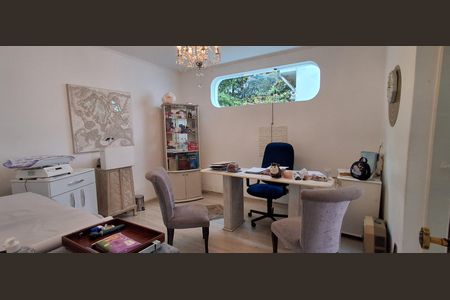 Casa à venda com 280m², 4 quartos e 2 vagas Casa à venda com 280m², 4 quartos e 2 vagasCopa