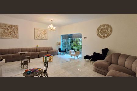 Casa à venda com 280m², 4 quartos e 2 vagas Casa à venda com 280m², 4 quartos e 2 vagasSala