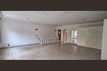 Casa à venda com 280m², 4 quartos e 2 vagas Casa à venda com 280m², 4 quartos e 2 vagasÁrea comum - Salão