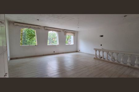 Casa à venda com 280m², 4 quartos e 2 vagas Casa à venda com 280m², 4 quartos e 2 vagasÁrea comum - Salão