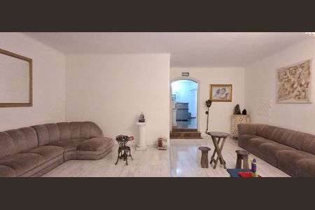 Casa à venda com 280m², 4 quartos e 2 vagas Casa à venda com 280m², 4 quartos e 2 vagasSala