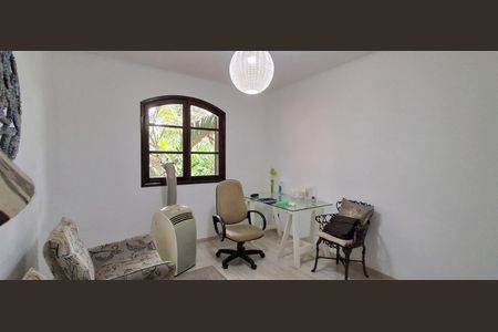 Casa à venda com 280m², 4 quartos e 2 vagas Casa à venda com 280m², 4 quartos e 2 vagasSuíte