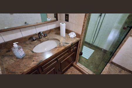 Casa à venda com 280m², 4 quartos e 2 vagas Casa à venda com 280m², 4 quartos e 2 vagasBanheiro Suíte