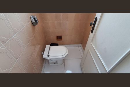 Casa à venda com 280m², 4 quartos e 2 vagas Casa à venda com 280m², 4 quartos e 2 vagasÁrea comum - Lavabo salão