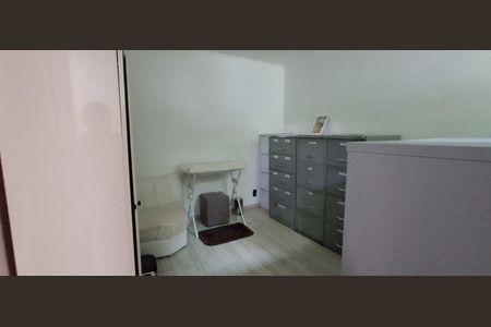 Casa à venda com 280m², 4 quartos e 2 vagas Casa à venda com 280m², 4 quartos e 2 vagasEscritório