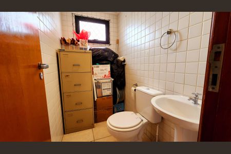 Apartamento à venda com 170m², 4 quartos e 3 vagas Apartamento à venda com 170m², 4 quartos e 3 vagasBanheiro de Serviço