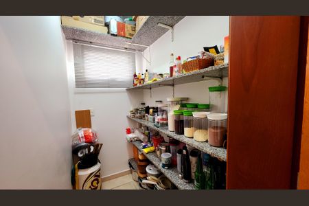 Apartamento à venda com 170m², 4 quartos e 3 vagas Apartamento à venda com 170m², 4 quartos e 3 vagasDespensa