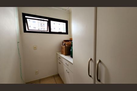 Apartamento à venda com 170m², 4 quartos e 3 vagas Apartamento à venda com 170m², 4 quartos e 3 vagasQuarto de Serviço