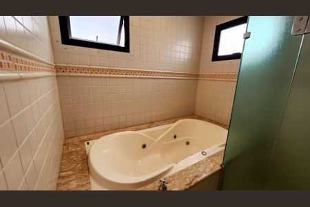 Apartamento à venda com 170m², 4 quartos e 3 vagas Apartamento à venda com 170m², 4 quartos e 3 vagasBanheiro da Suíte