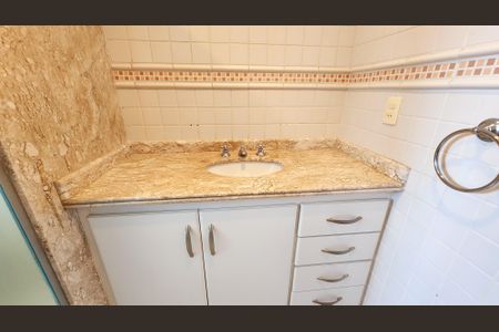 Apartamento à venda com 170m², 4 quartos e 3 vagas Apartamento à venda com 170m², 4 quartos e 3 vagasBanheiro da Suíte