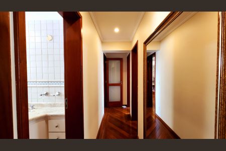 Apartamento à venda com 170m², 4 quartos e 3 vagas Apartamento à venda com 170m², 4 quartos e 3 vagasCorredor