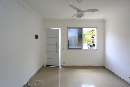 Sala de casa de condomínio para alugar com 2 quartos, 103m² em Campo Limpo, São Paulo