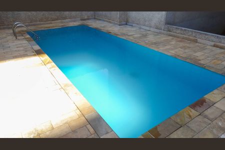 Apartamento à venda com 58m², 3 quartos e 2 vagas Apartamento à venda com 58m², 3 quartos e 2 vagasÁrea comum - Piscina