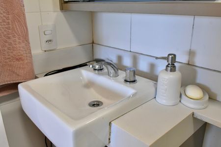 Apartamento à venda com 84m², 2 quartos e 1 vaga Apartamento à venda com 84m², 2 quartos e 1 vagaBanheiro Social
