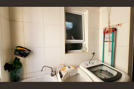 Apartamento à venda com 100m², 3 quartos e 2 vagas Apartamento à venda com 100m², 3 quartos e 2 vagasCozinha e Área de Serviço