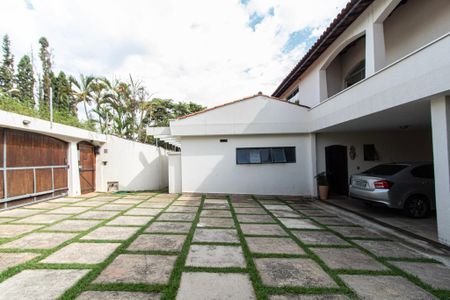 Casa para alugar com 700m², 6 quartos e 8 vagas Casa para alugar com 700m², 6 quartos e 8 vagasGaragem