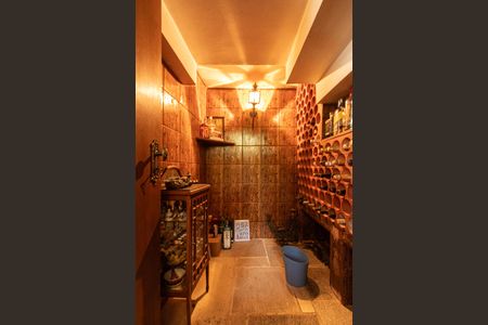 Casa para alugar com 700m², 6 quartos e 8 vagas Casa para alugar com 700m², 6 quartos e 8 vagasAdega - Sala 3