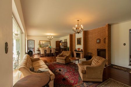 Casa para alugar com 700m², 6 quartos e 8 vagas Casa para alugar com 700m², 6 quartos e 8 vagasSala