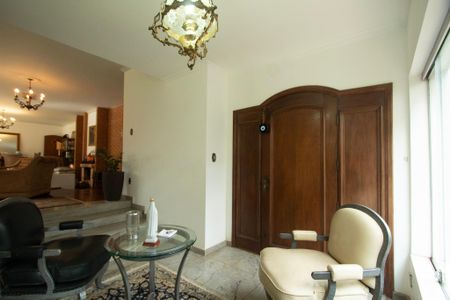 Casa para alugar com 700m², 6 quartos e 8 vagas Casa para alugar com 700m², 6 quartos e 8 vagasSala