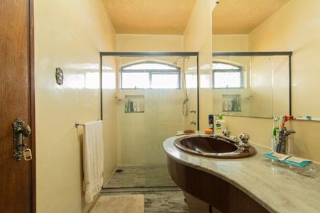 Casa para alugar com 700m², 6 quartos e 8 vagas Casa para alugar com 700m², 6 quartos e 8 vagasBanheiro Suíte 2