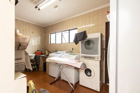 Casa para alugar com 700m², 6 quartos e 8 vagas Casa para alugar com 700m², 6 quartos e 8 vagasÁrea de Serviço