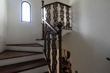 Casa para alugar com 700m², 6 quartos e 8 vagas Casa para alugar com 700m², 6 quartos e 8 vagasEscada