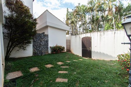 Casa para alugar com 700m², 6 quartos e 8 vagas Casa para alugar com 700m², 6 quartos e 8 vagasQuintal