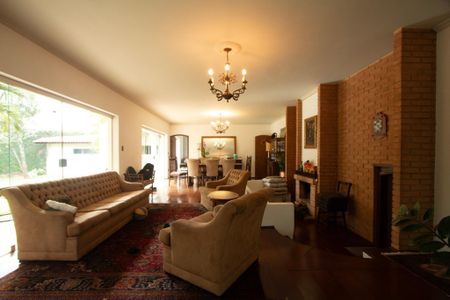 Casa para alugar com 700m², 6 quartos e 8 vagas Casa para alugar com 700m², 6 quartos e 8 vagasSala