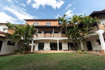 Casa para alugar com 700m², 6 quartos e 8 vagas Casa para alugar com 700m², 6 quartos e 8 vagasQuintal