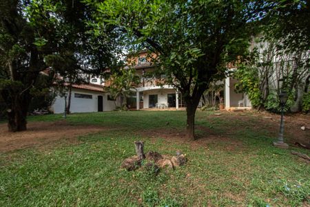 Casa para alugar com 700m², 6 quartos e 8 vagas Casa para alugar com 700m², 6 quartos e 8 vagasQuintal