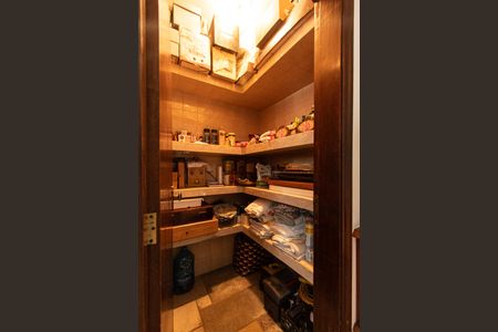 Casa para alugar com 700m², 6 quartos e 8 vagas Casa para alugar com 700m², 6 quartos e 8 vagasDespensa