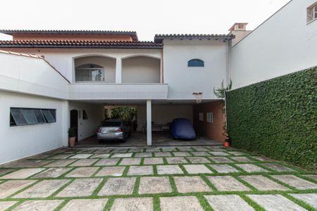 Casa para alugar com 700m², 6 quartos e 8 vagas Casa para alugar com 700m², 6 quartos e 8 vagasGaragem