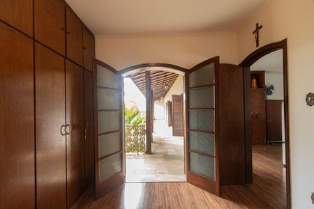 Casa para alugar com 700m², 6 quartos e 8 vagas Casa para alugar com 700m², 6 quartos e 8 vagasSuíte 1