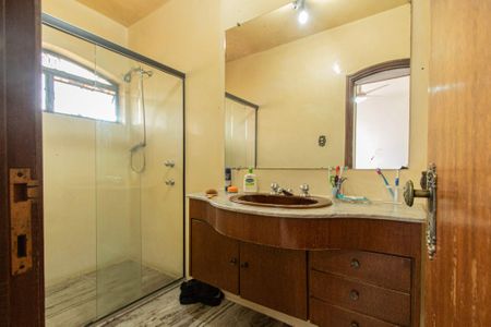 Casa para alugar com 700m², 6 quartos e 8 vagas Casa para alugar com 700m², 6 quartos e 8 vagasBanheiro Suíte 2