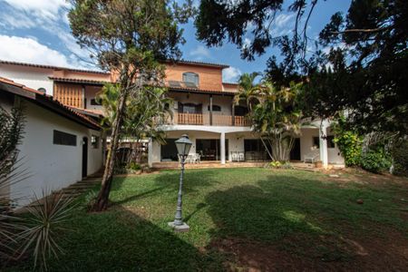 Casa para alugar com 700m², 6 quartos e 8 vagas Casa para alugar com 700m², 6 quartos e 8 vagasQuintal