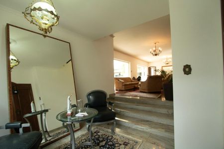 Casa para alugar com 700m², 6 quartos e 8 vagas Casa para alugar com 700m², 6 quartos e 8 vagasSala