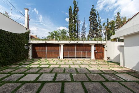 Casa para alugar com 700m², 6 quartos e 8 vagas Casa para alugar com 700m², 6 quartos e 8 vagasGaragem