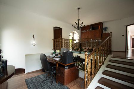 Casa para alugar com 700m², 6 quartos e 8 vagas Casa para alugar com 700m², 6 quartos e 8 vagasEscritório