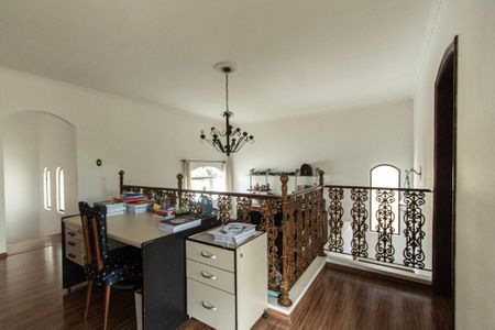 Casa para alugar com 700m², 6 quartos e 8 vagas Casa para alugar com 700m², 6 quartos e 8 vagasEscritório