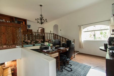 Casa para alugar com 700m², 6 quartos e 8 vagas Casa para alugar com 700m², 6 quartos e 8 vagasEscritório