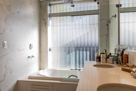 Casa à venda com 420m², 4 quartos e 3 vagas Casa à venda com 420m², 4 quartos e 3 vagasBanheiro - Quarto 1