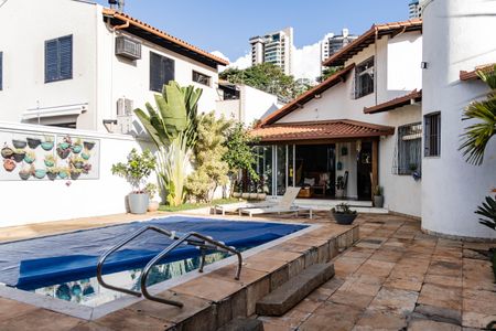 Casa à venda com 420m², 4 quartos e 3 vagas Casa à venda com 420m², 4 quartos e 3 vagasÁrea comum