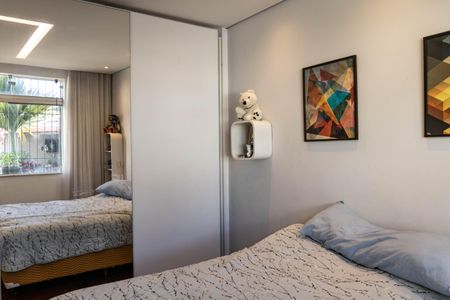 Casa à venda com 420m², 4 quartos e 3 vagas Casa à venda com 420m², 4 quartos e 3 vagasQuarto 4